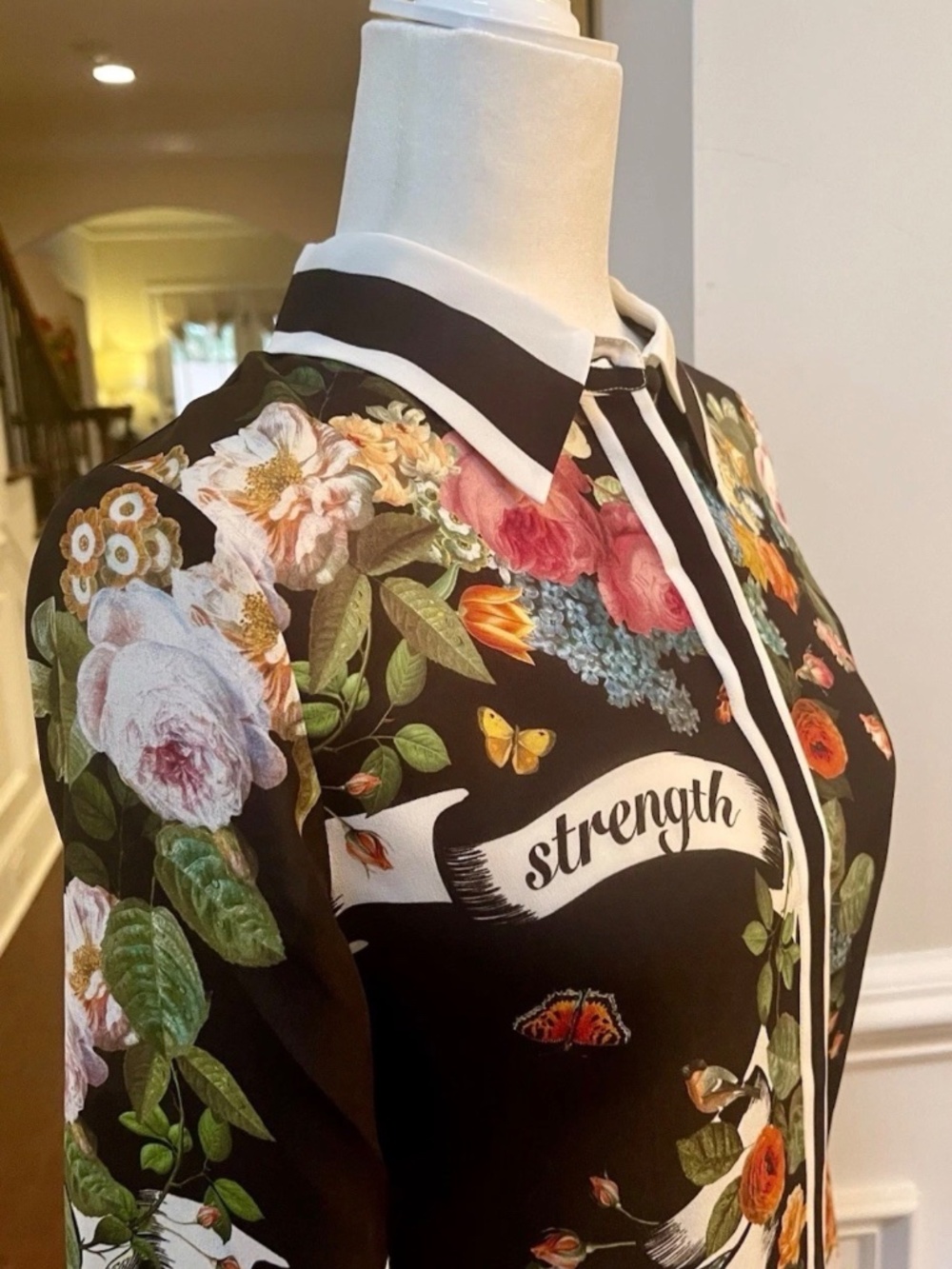 Alice+Olivia Willa Silk Blouse Sz Med In Floral Solar Strength Black NWT - Picture 3 of 14